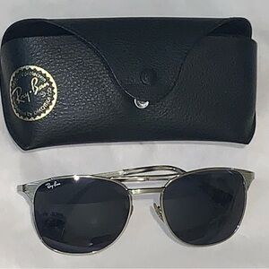 Ray-Ban Classic Metal Frame
Sunglasses with Case